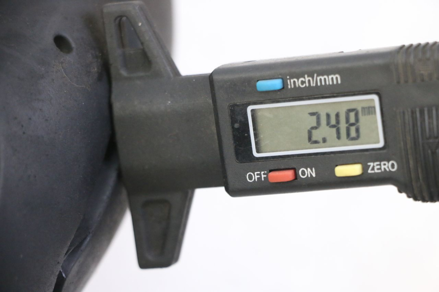 photo de CERCHIO ANTERIORE E PNEUMATICO PIAGGIO ZIP 4T 50 (2018 - 2020) - Zoom sullo stato d'uso