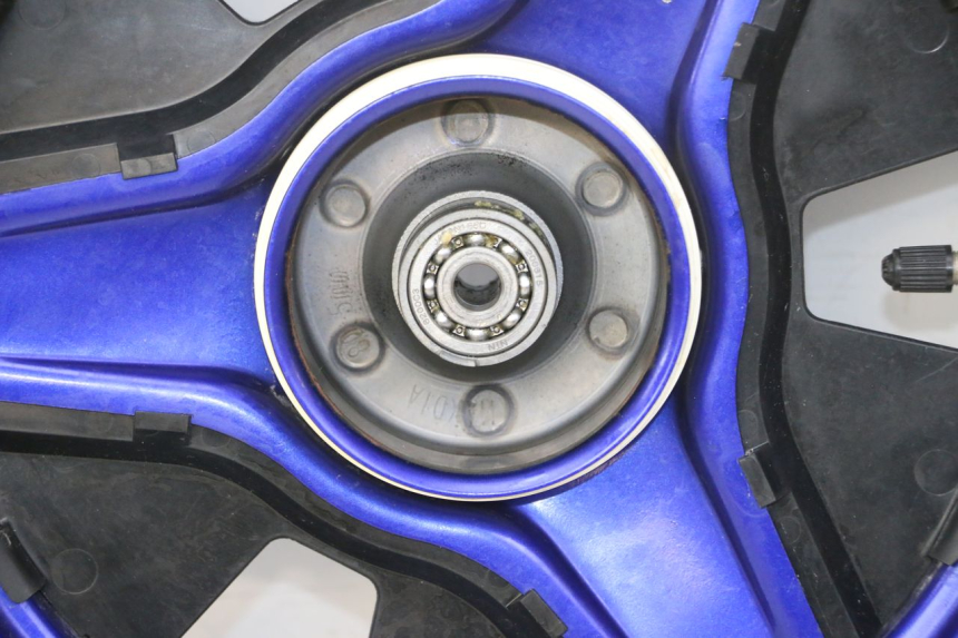 photo de CERCHIO ANTERIORE E PNEUMATICO YAMAHA PW 50 (1984 - 2025) - Caratteristiche distintive