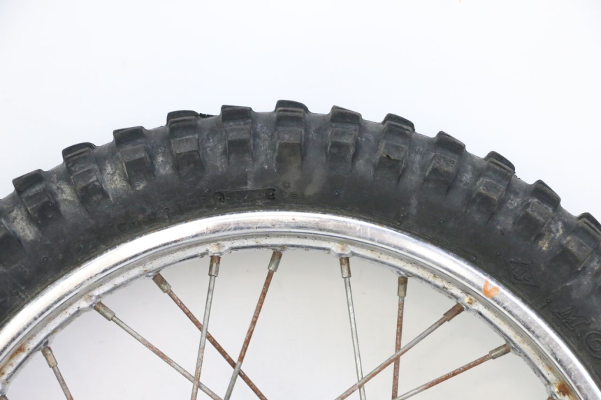 photo de CERCHIO ANTERIORE E PNEUMATICO YAMAHA PW 80 (1983 - 2014) - Zoom sui componenti