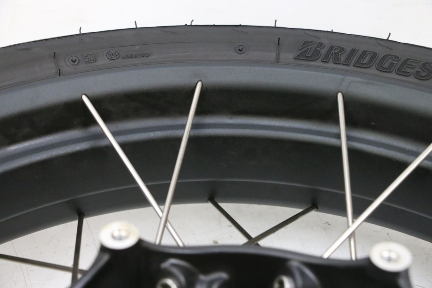 photo de CERCHIO ANTERIORE E PNEUMATICO BMW R GS 1250 (2021 - 2024) - Dettagli dei punti di fissaggio