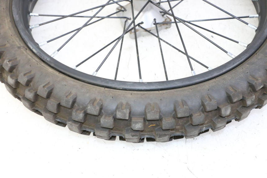 photo de CERCHIO ANTERIORE E PNEUMATICO APOLLO RFZ 125 - Altra angolazione