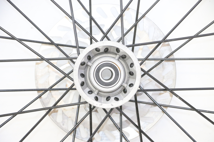 photo de CERCHIO ANTERIORE E PNEUMATICO APOLLO RFZ 150 - Zoom sullo stato d'uso