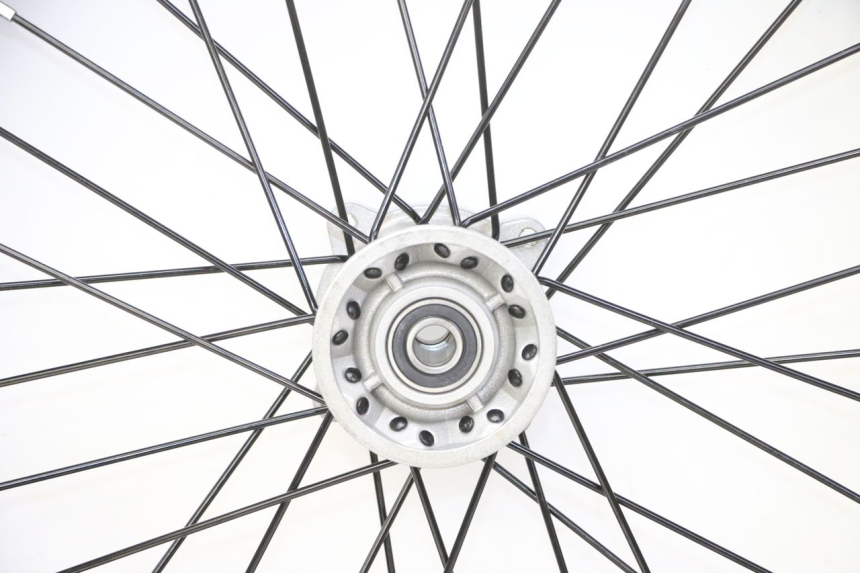 photo de CERCHIO ANTERIORE E PNEUMATICO APOLLO RFZ 125 - Ricambio usato controllato