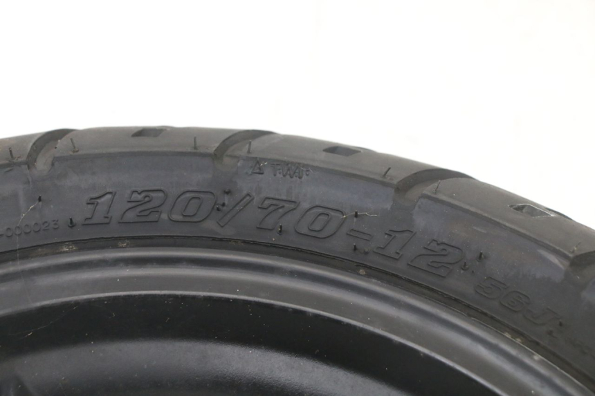 photo de CERCHIO ANTERIORE E PNEUMATICO TNT MOTOR ROMA 10' 2T 50 (2011 - 2018) - Caratteristiche distintive