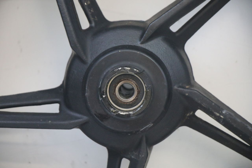 photo de CERCHIO ANTERIORE E PNEUMATICO TNT MOTOR ROMA 10' 2T 50 (2011 - 2018) - Primo piano tecnico