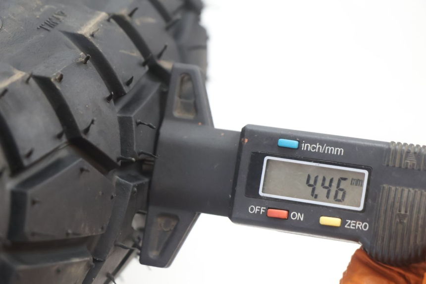 photo de CERCHIO ANTERIORE E PNEUMATICO TNT MOTOR ROMA 10' 2T 50 (2011 - 2018) - Focus sulla struttura
