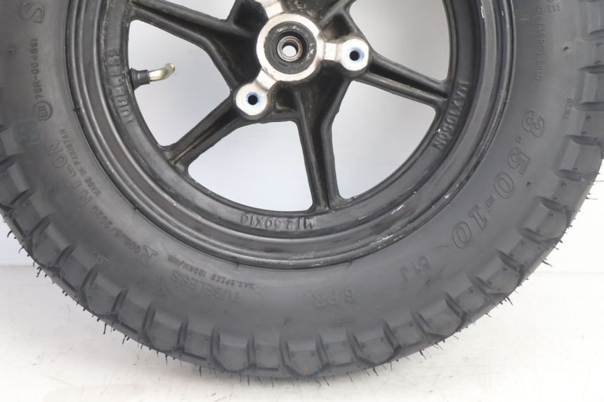 photo de CERCHIO ANTERIORE E PNEUMATICO TNT MOTOR ROMA 10' 2T 50 (2011 - 2018) - Stato della superficie e materiale