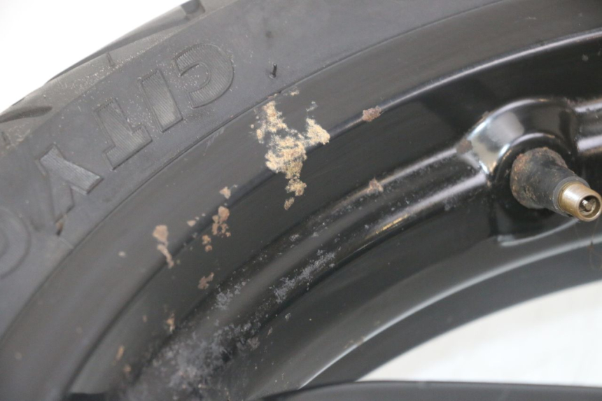 photo de CERCHIO ANTERIORE E PNEUMATICO GILERA RUNNER SL 50 (2006 - 2009) - Primo piano tecnico