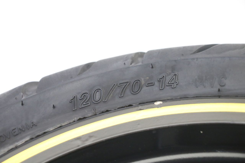 photo de CERCHIO ANTERIORE E PNEUMATICO GILERA RUNNER SP 50 (2006 - 2008) - Zoom sui componenti