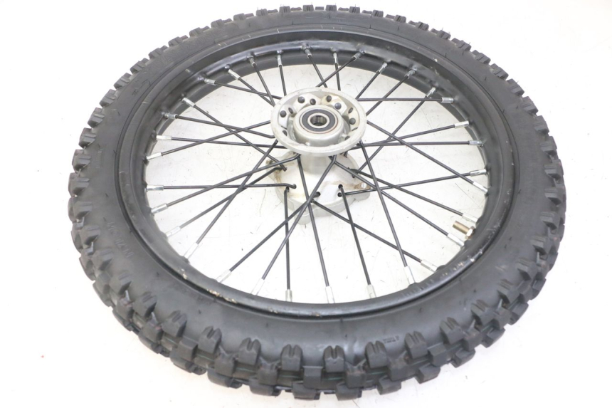 photo de CERCHIO ANTERIORE E PNEUMATICO APOLLO RXF 125 - Dettaglio del componente