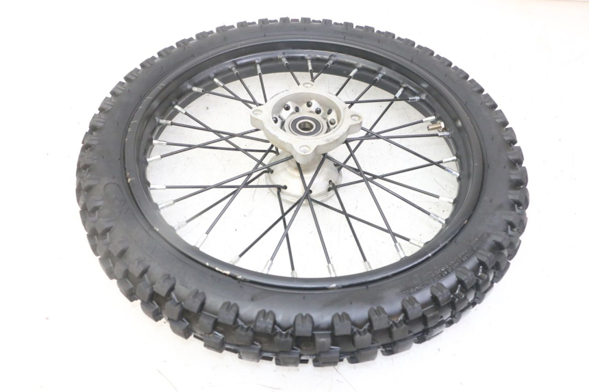 photo de CERCHIO ANTERIORE E PNEUMATICO APOLLO RXF 125 - Zoom sullo stato d'uso