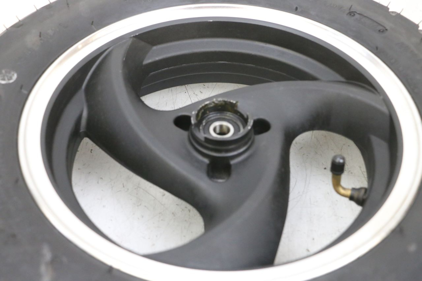 photo de CERCHIO ANTERIORE E PNEUMATICO JM MOTORS SANTANA EVO 50 (2024 - 2026) - Primo piano tecnico