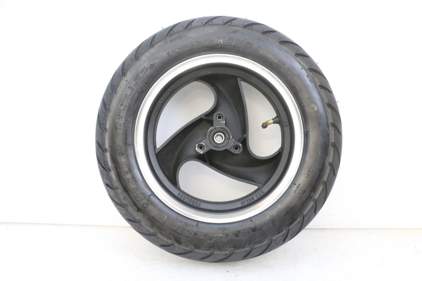 photo de CERCHIO ANTERIORE E PNEUMATICO JM MOTORS SANTANA EVO 50 (2024 - 2026) - Dettagli dei punti di fissaggio