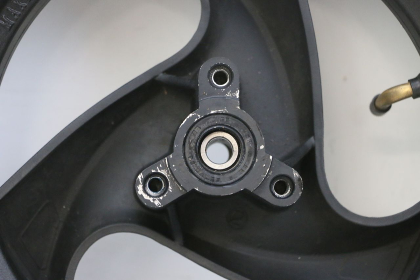 photo de CERCHIO ANTERIORE E PNEUMATICO JM MOTORS SANTANA EVO 50 (2024 - 2026) - Marcature e riferimenti originali