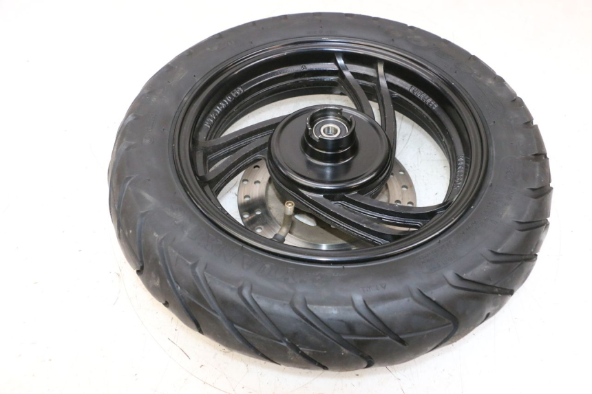 photo de CERCHIO ANTERIORE E PNEUMATICO JM MOTORS SANTANA 50 (2014 - 2023) - Primo piano tecnico