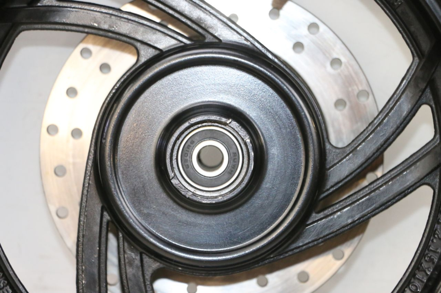 photo de CERCHIO ANTERIORE E PNEUMATICO JM MOTORS SANTANA 50 (2014 - 2023) - Marcature e riferimenti originali