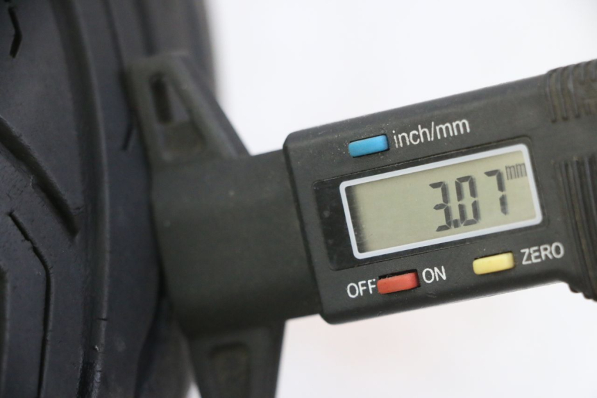 photo de CERCHIO ANTERIORE E PNEUMATICO PEUGEOT SATELIS 125 (2013 - 2018) - Dettaglio del componente