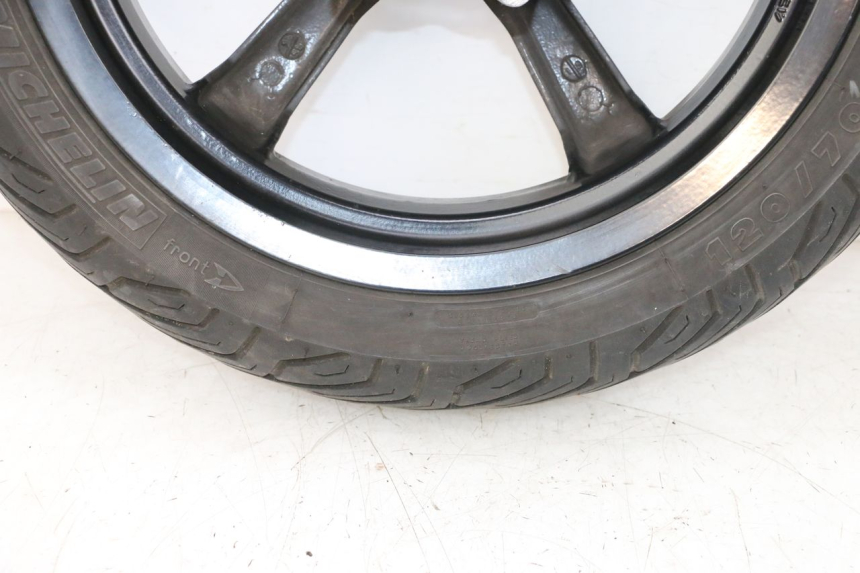 photo de CERCHIO ANTERIORE E PNEUMATICO PEUGEOT SATELIS 125 (2013 - 2018) - Marcature e riferimenti originali