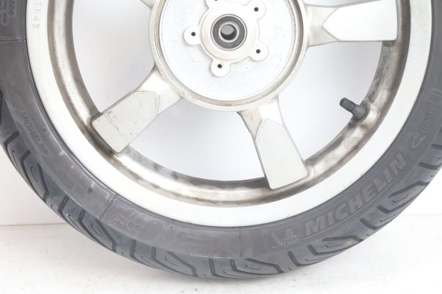photo de CERCHIO ANTERIORE E PNEUMATICO PEUGEOT SATELIS 125 (2006 - 2009) - Zoom sullo stato d'uso