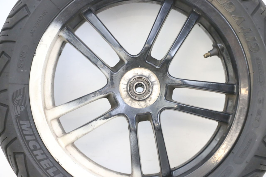 photo de CERCHIO ANTERIORE E PNEUMATICO PEUGEOT SPEEDFIGHT 4 4T EFI 50 (2021 - 2025) - Zoom sui componenti