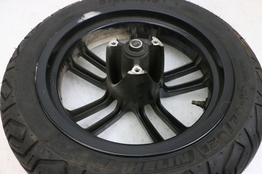 photo de CERCHIO ANTERIORE E PNEUMATICO PEUGEOT SPEEDFIGHT 4 4T EFI 50 (2021 - 2025) - Ricambio usato controllato