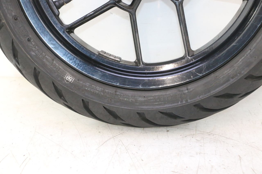 photo de CERCHIO ANTERIORE E PNEUMATICO APRILIA SR 2T 50 (2012 - 2017) - Caratteristiche distintive