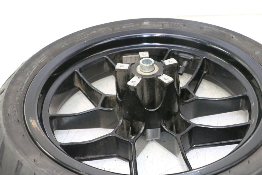 photo de CERCHIO ANTERIORE E PNEUMATICO APRILIA SR 2T 50 (2012 - 2017) - Zoom sullo stato d'uso