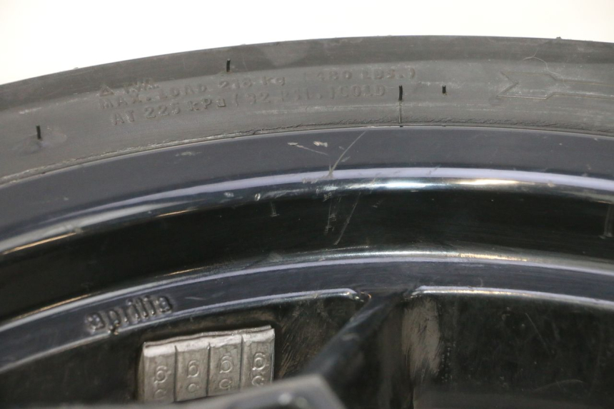 photo de CERCHIO ANTERIORE E PNEUMATICO APRILIA SR 2T 50 (2012 - 2017) - Marcature e riferimenti originali