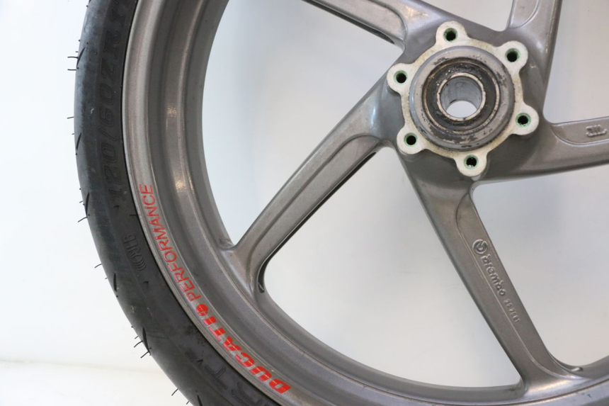 photo de CERCHIO ANTERIORE E PNEUMATICO DUCATI SS IE DS CARENEE 1000 (2002 - 2006) - Focus sulla struttura