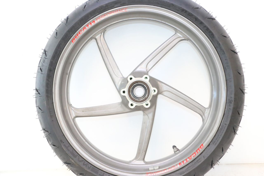 photo de CERCHIO ANTERIORE E PNEUMATICO DUCATI SS IE DS CARENEE 1000 (2002 - 2006) - Altra angolazione