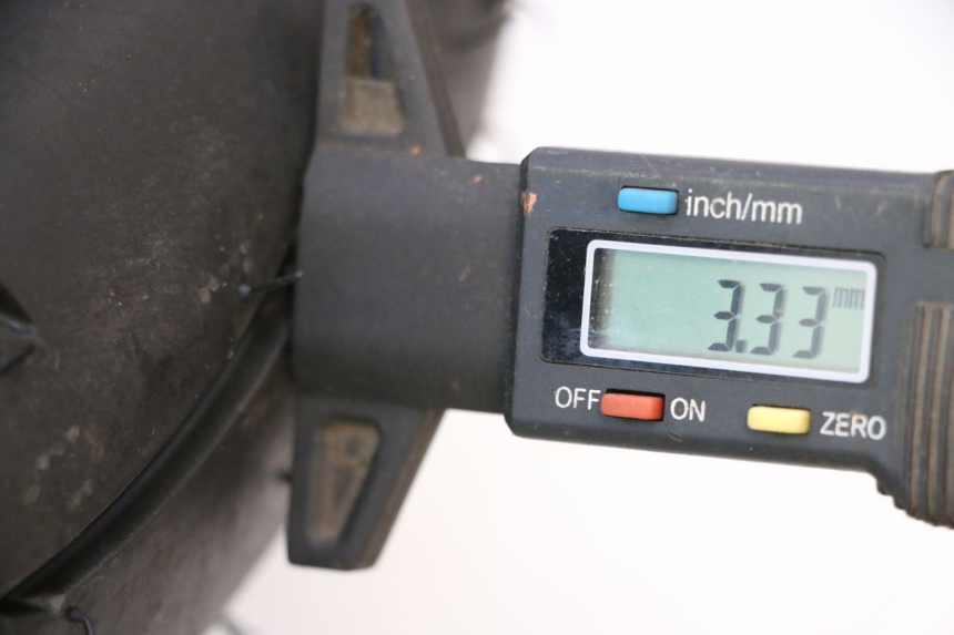 photo de CERCHIO ANTERIORE E PNEUMATICO DUCATI SS IE DS CARENEE 1000 (2002 - 2006) - Dettagli dei punti di fissaggio