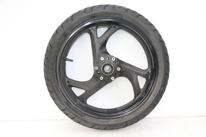 photo de CERCHIO ANTERIORE E PNEUMATICO HONDA ST PAN EUROPEAN 1300 (2002 - 2013) - Ispezione visiva dettagliata