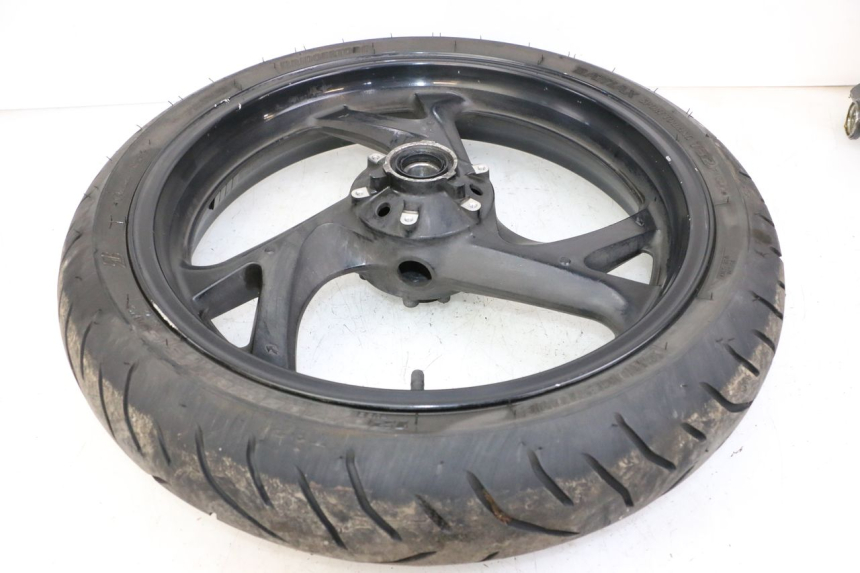 photo de CERCHIO ANTERIORE E PNEUMATICO HONDA ST PAN EUROPEAN 1300 (2002 - 2013) - Altra angolazione