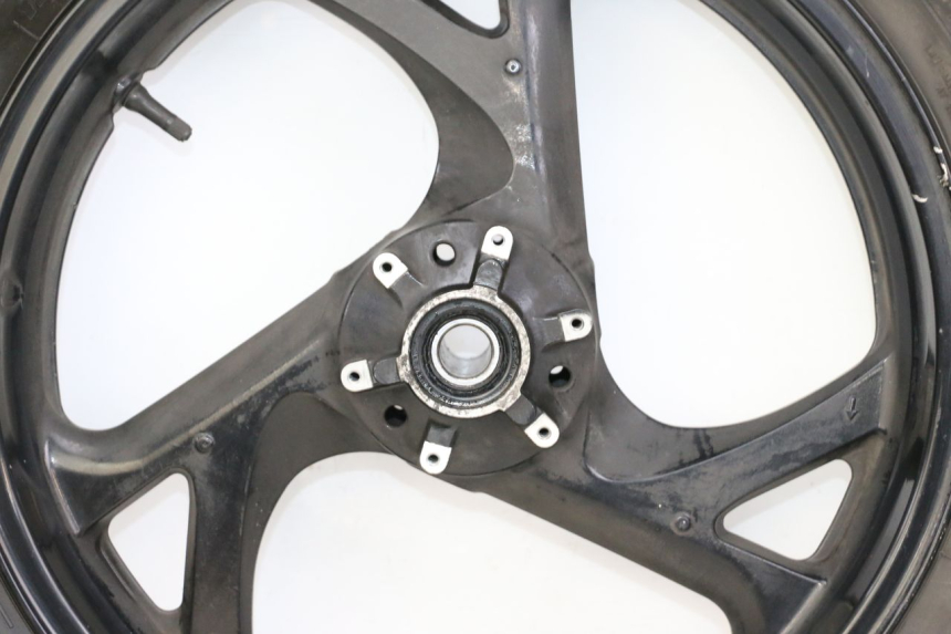 photo de CERCHIO ANTERIORE E PNEUMATICO HONDA ST PAN EUROPEAN 1300 (2002 - 2013) - Marcature e riferimenti originali