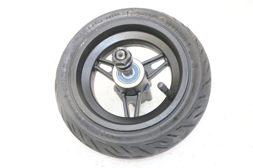 photo de CERCHIO ANTERIORE E PNEUMATICO NAMI STELLAR 1 - Zoom sui componenti