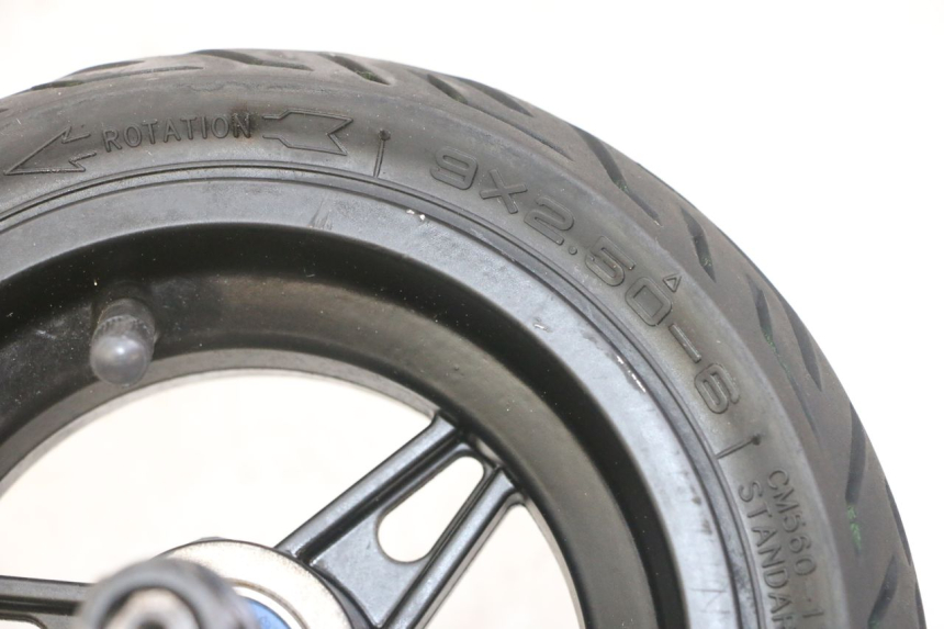 photo de CERCHIO ANTERIORE E PNEUMATICO NAMI STELLAR 1 - Ricambio usato controllato