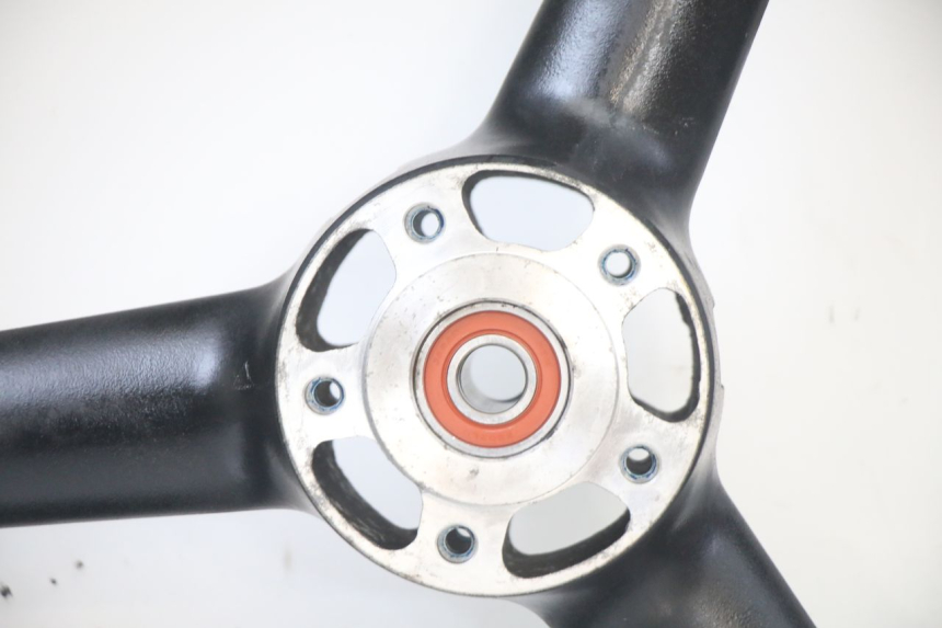 photo de CERCHIO ANTERIORE E PNEUMATICO SUZUKI GSF S BANDIT 600 (2000 - 2004) - Altra vista dell'articolo