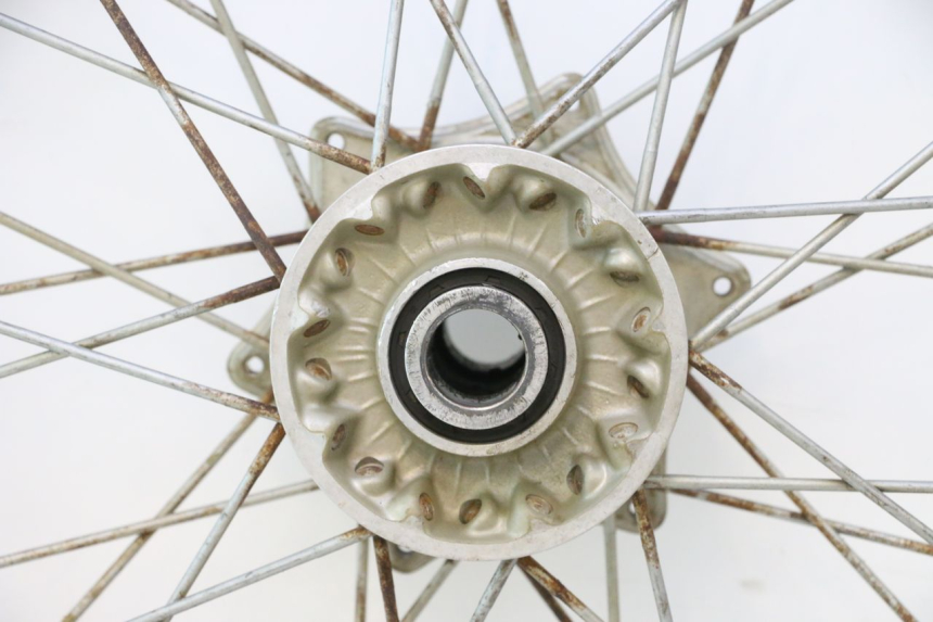 photo de CERCHIO ANTERIORE E PNEUMATICO HUSABERG TE 250 (2011 - 2014) - Zoom sui componenti