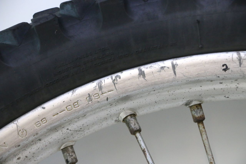 photo de CERCHIO ANTERIORE E PNEUMATICO HUSABERG TE 250 (2011 - 2014) - Primo piano tecnico