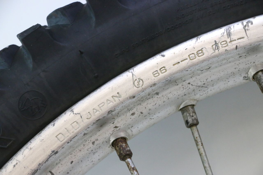 photo de CERCHIO ANTERIORE E PNEUMATICO HUSABERG TE 250 (2011 - 2014) - Stato della superficie e materiale