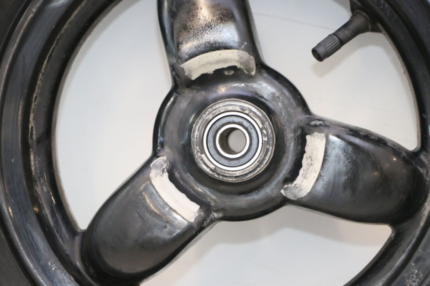 photo de CERCHIO ANTERIORE E PNEUMATICO PEUGEOT TKR TREKKER FURIOUS 50 (2005 - 2014) - Focus sulla struttura