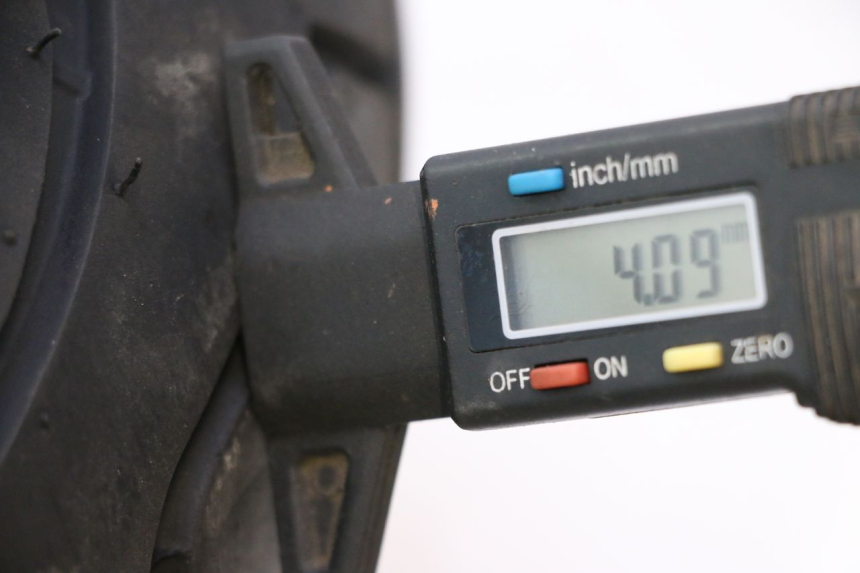 photo de CERCHIO ANTERIORE E PNEUMATICO PEUGEOT TKR TREKKER FURIOUS 50 (2005 - 2014) - Altra angolazione
