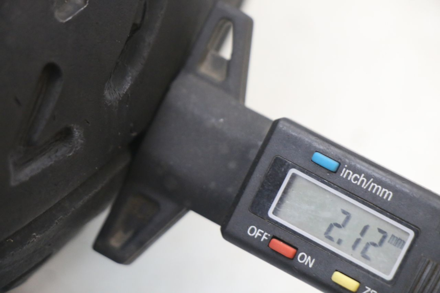 photo de CERCHIO ANTERIORE E PNEUMATICO TNT MOTOR ROMA 10' 2T 50 (2011 - 2018) - Primo piano ad alta risoluzione