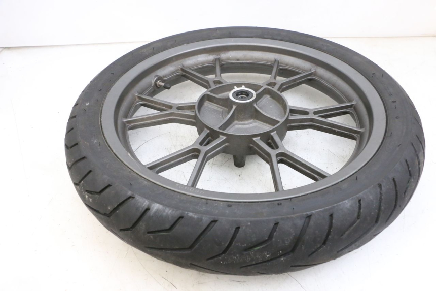 photo de CERCHIO ANTERIORE E PNEUMATICO KSR TR SM 50 (2015 - 2018) - Primo piano tecnico