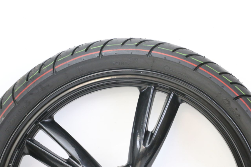 photo de CERCHIO ANTERIORE E PNEUMATICO PEUGEOT TWEET 4T 50 (2023 - 2025) - Focus sulla struttura