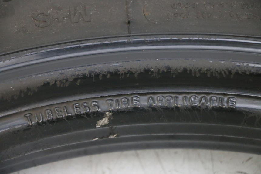 photo de CERCHIO ANTERIORE E PNEUMATICO PEUGEOT TWEET PRO EFI 4T 50 (2021 - 2022) - Caratteristiche distintive