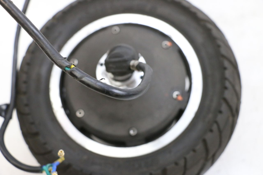 photo de CERCHIO ANTERIORE E PNEUMATICO DUALTRON VICTOR LIMITED 1 - Caratteristiche distintive