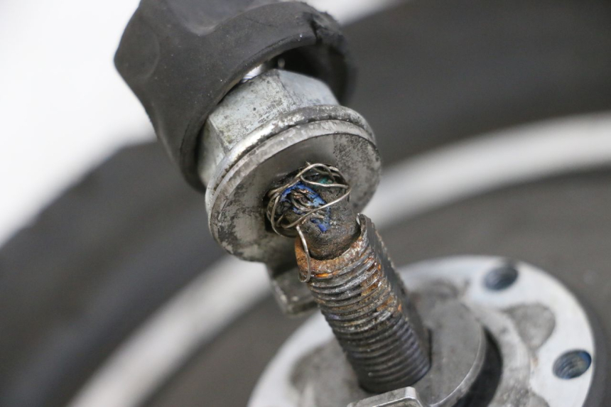 photo de CERCHIO ANTERIORE E PNEUMATICO DUALTRON VICTOR LIMITED 1 - Focus sulla struttura