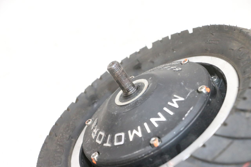 photo de CERCHIO ANTERIORE E PNEUMATICO DUALTRON VICTOR LIMITED 1 - Primo piano tecnico