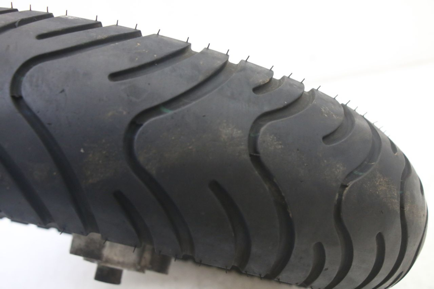 photo de CERCHIO ANTERIORE E PNEUMATICO PEUGEOT VIVACITY NEW 2T 50 (2008 - 2017) - Zoom sui componenti